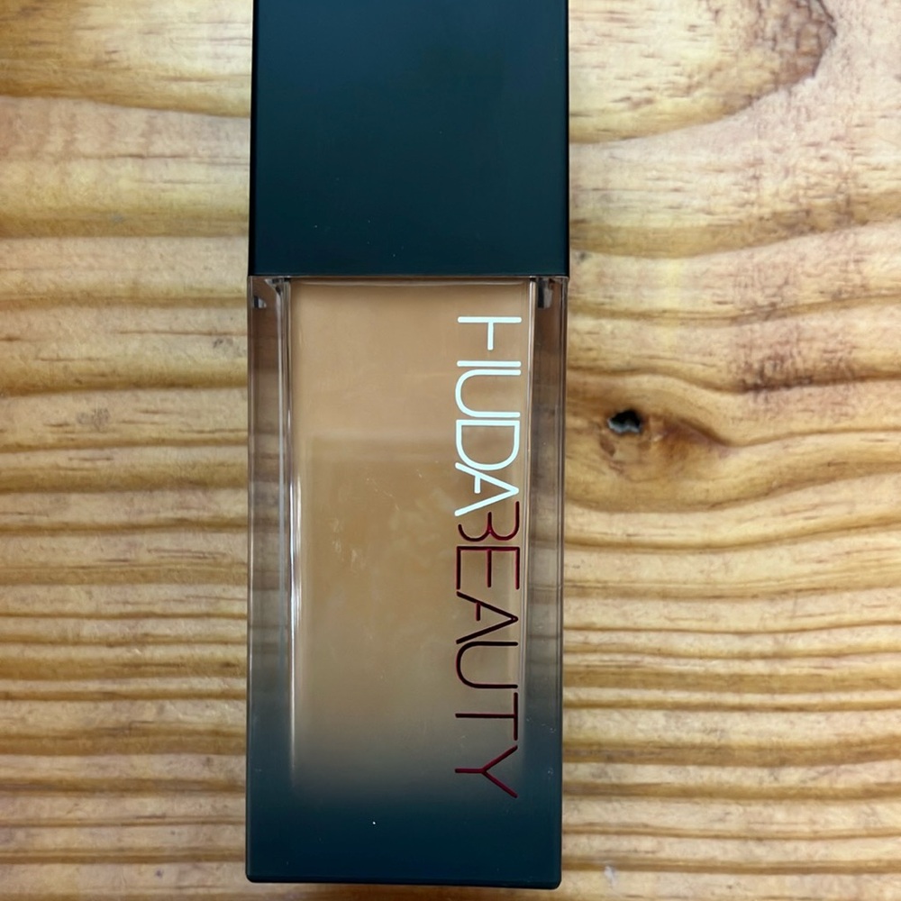 Huda #Fauxfilter Luminous Matte Liquid Foundation - Apple Pie 255B - NEW